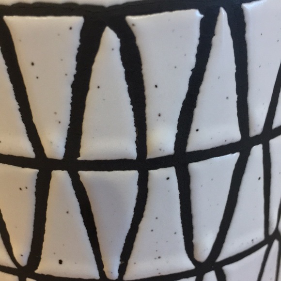 White & Black Geometric Ceramic Coffee Storage Canister NWT The Old Pottery Co - Picture 16 of 16